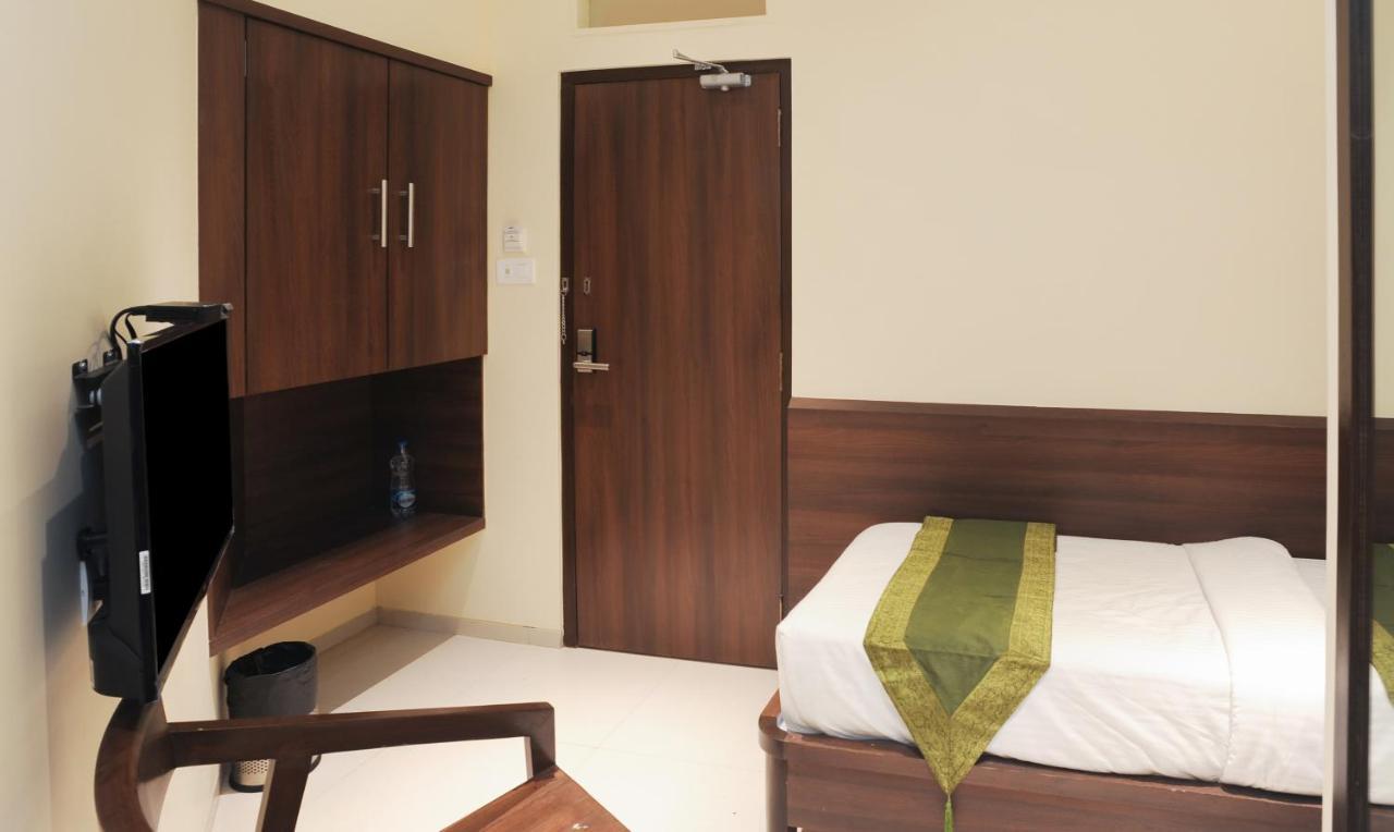 Treebo Balaji Residency Hotel Kolhapur Exterior photo